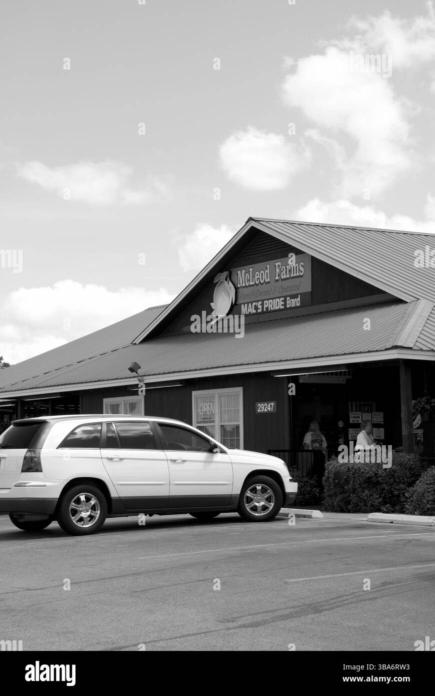 Außenansicht des McLeod Farms Market und Cafés in McBee, South Carolina, USA, bekannt für frische Produkte, Südstaaten-Gastlichkeit und Charme am Straßenrand. Stockfoto