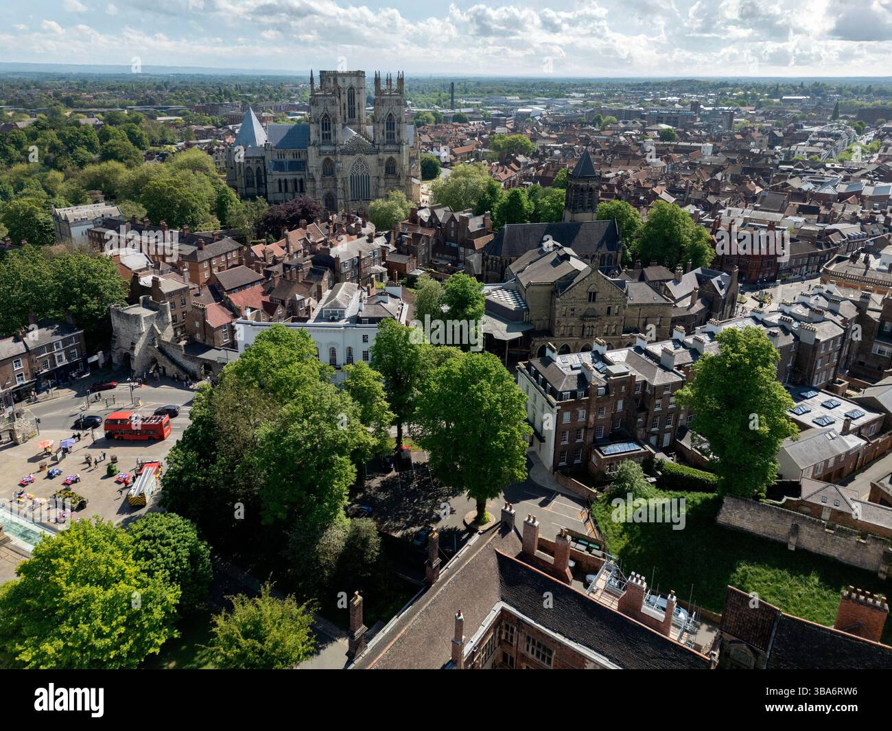 Luftaufnahme des York Minster und der Stadt York in Yorkshire im Nordosten Englands. Stockfoto