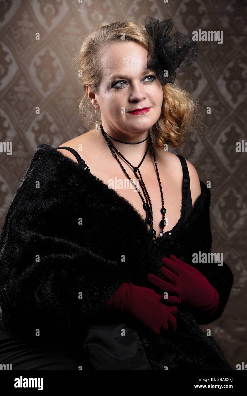 Retro-Porträt einer älteren Frau im Stil der 20er oder 30er Jahre Stockfoto