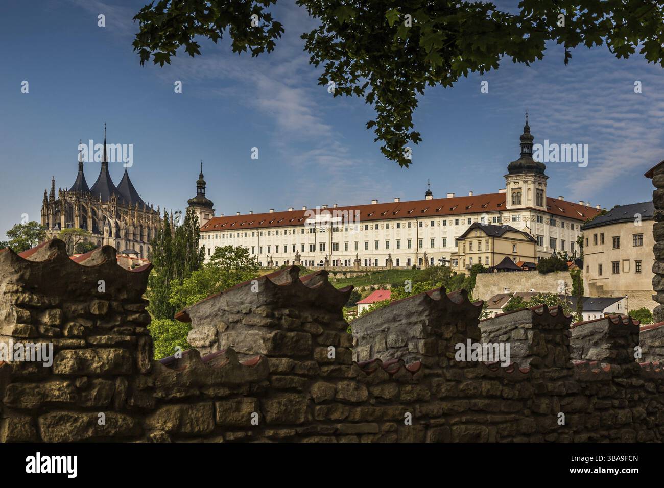 Die Kathedrale St. Barbara und das Jesuitenkolleg in Kutna Hora, Tschechische Republik, Europa. UNESCO-Weltkulturerbe, Europa Stockfoto