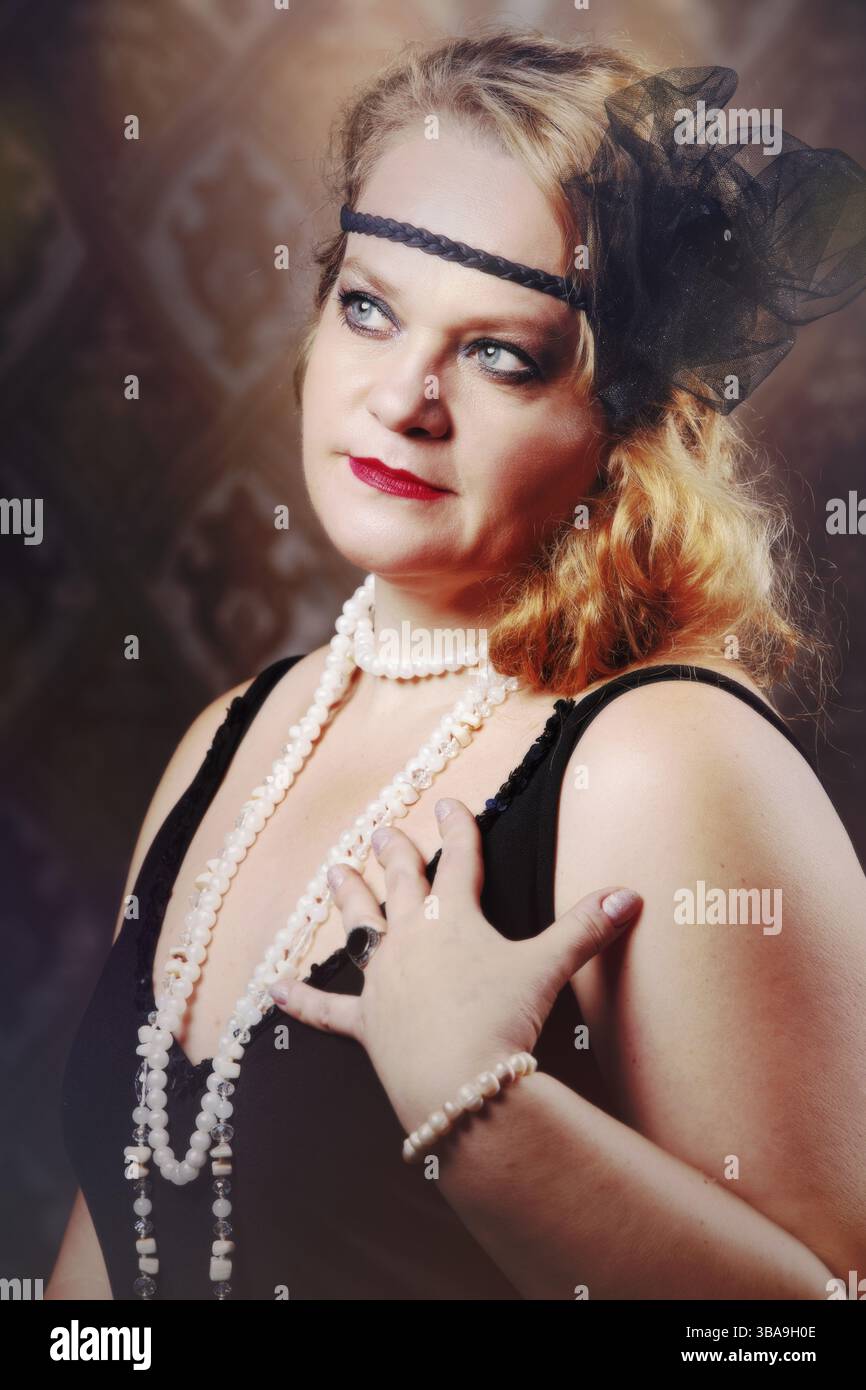 Retro-Porträt einer älteren Frau im Stil der 20er oder 30er Jahre Stockfoto