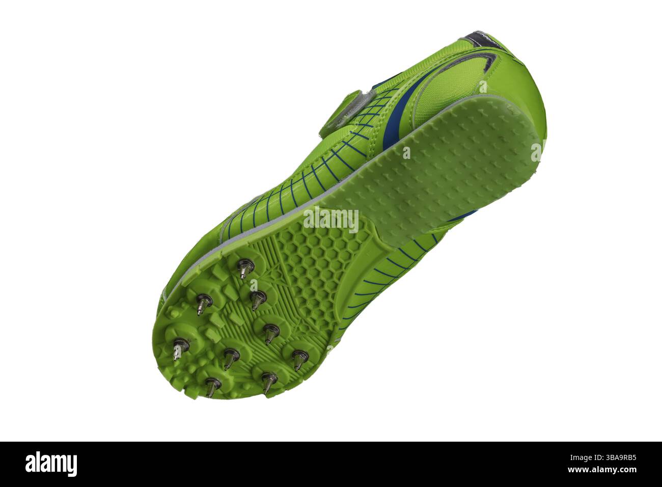 Grüne Sohle mit Stacheln auf weißem Hintergrund. Sportschuhe Stockfoto