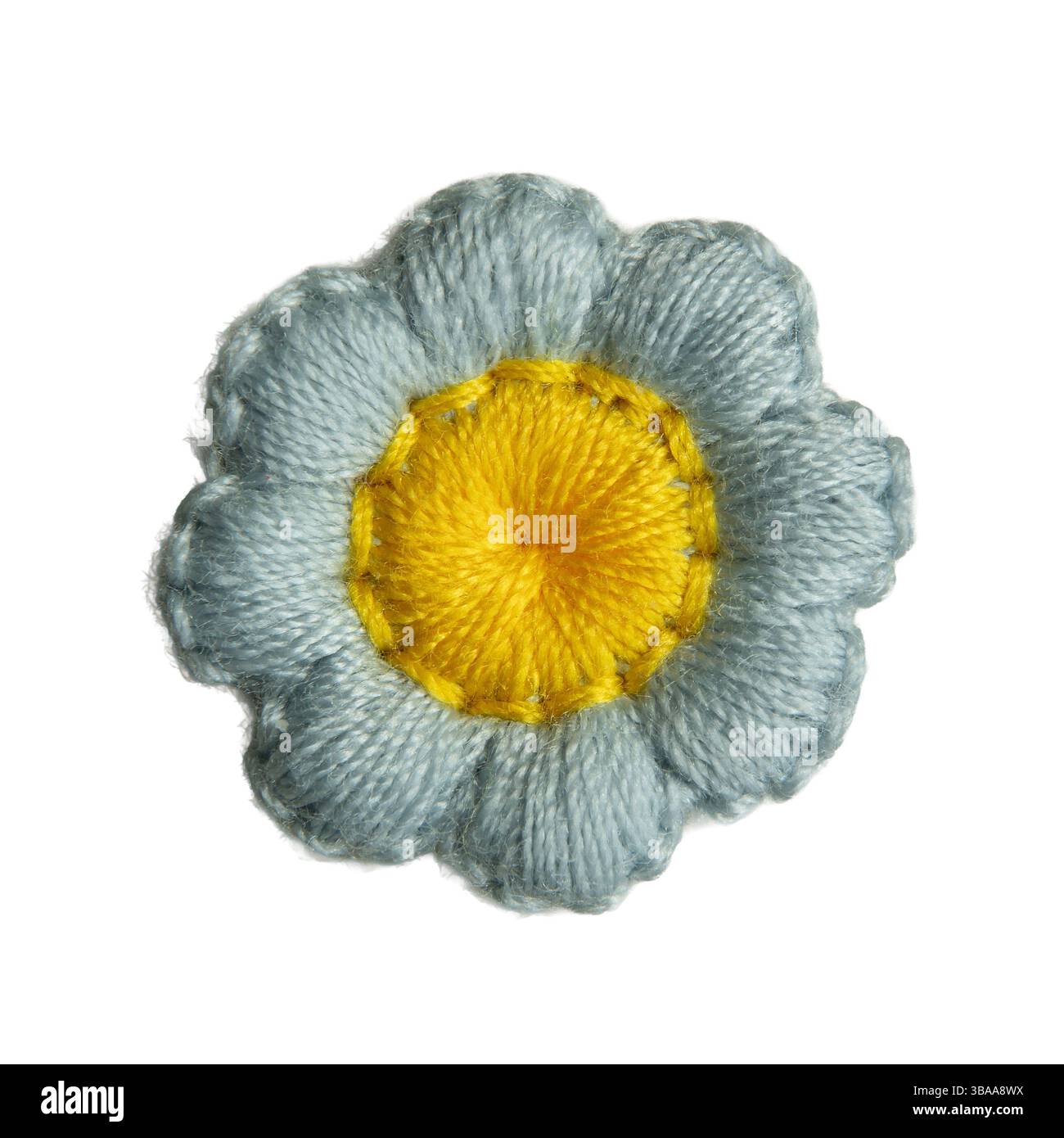 Blaue und gelbe Blumenstickerei für Kleidungsdekoration auf weißem Hintergrund mit Beschneidungspfad Stockfoto