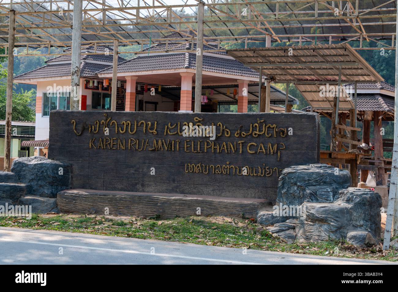 Das Elefantenlager Karen Ruammit Elefantenpflegezentrum in der Nähe von Ban Ruammit, einem christlichen Karen-Dorf am Mae Kok River im Norden Thailands, dem Ka Stockfoto