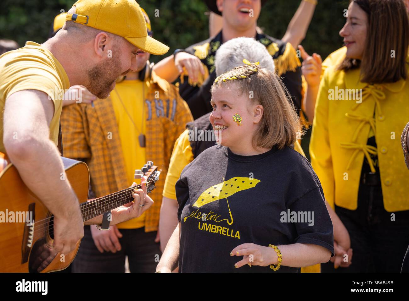 Das Team von Electric Umbrella trifft sich in Sarratt Hertfordshire, bevor es zum BGT Halbfinale aufbricht Stockfoto