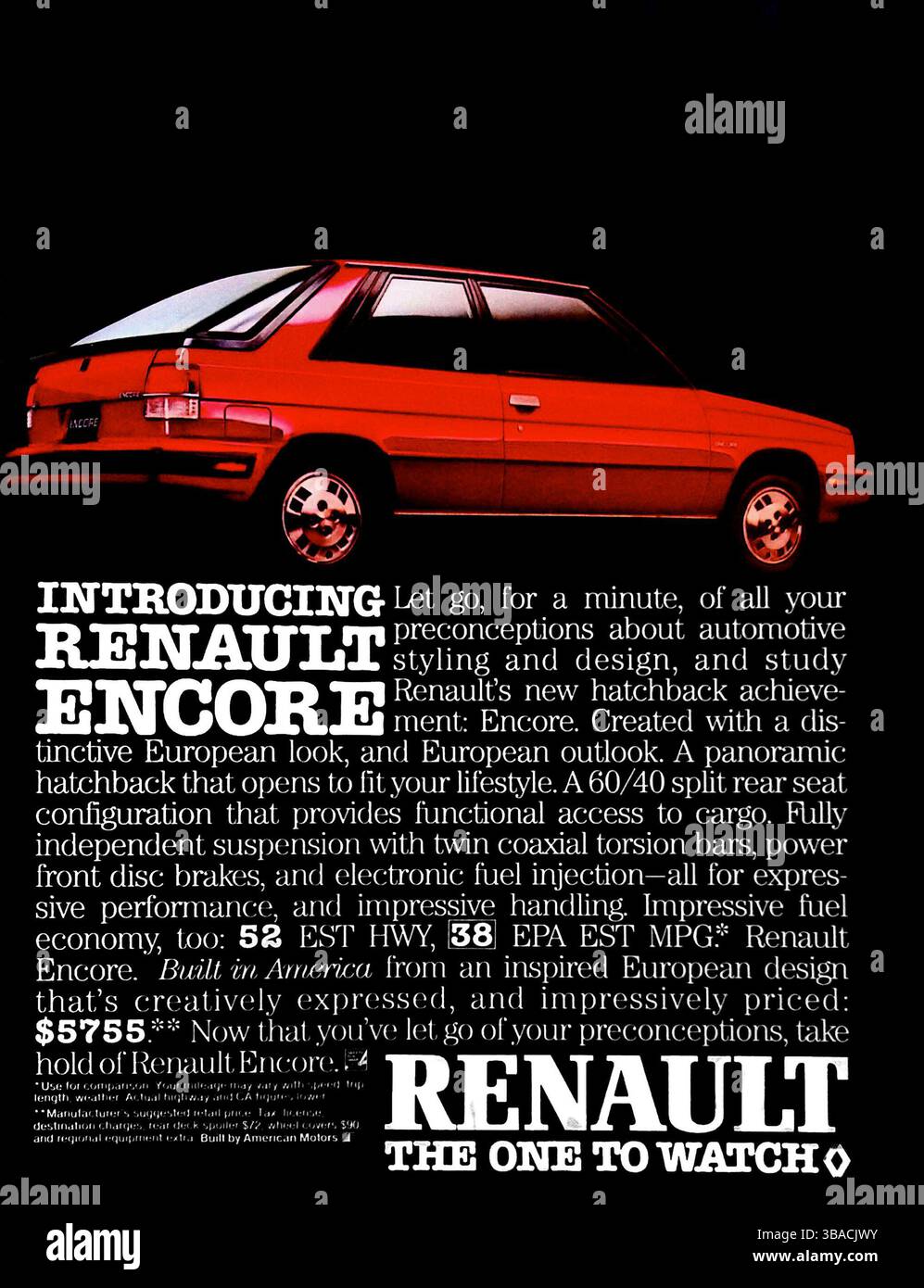 1984 Werbung für den Renault Encore, ein kompaktes Fließheck mit europäischem Design und amerikanischer Fertigung. Fördert Kraftstoffeffizienz, fortschrittliche Funktionen wie elektronische Kraftstoffeinspritzung und eine Panoramaluke. Fettes rotes Auto-Bild auf schwarzem Hintergrund mit Slogan „The One to Watch“. Klassisches Auto-Marketing der 1980er Jahre. Stockfoto