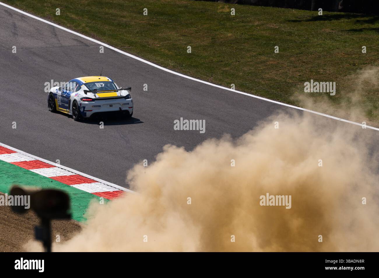 Marken Hatch, Kent, Großbritannien. Mai 2025. British Touring Car Championship, Brands Hatch, Kent, Großbritannien. Porsche Sprint Challenge Brands Hatch 2025 Credit: Christopher Neve/Alamy Live News Stockfoto