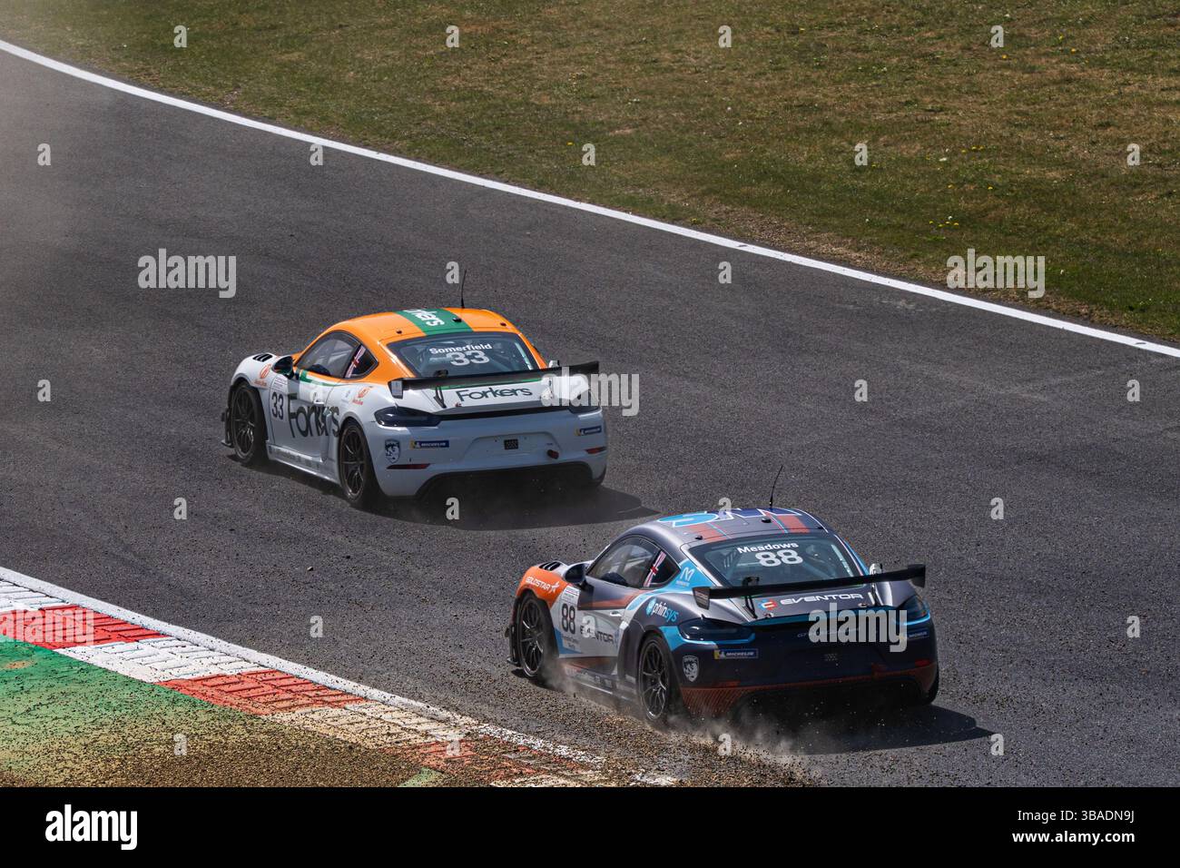 Marken Hatch, Kent, Großbritannien. Mai 2025. British Touring Car Championship, Brands Hatch, Kent, Großbritannien. Porsche Sprint Challenge Brands Hatch 2025 Credit: Christopher Neve/Alamy Live News Stockfoto