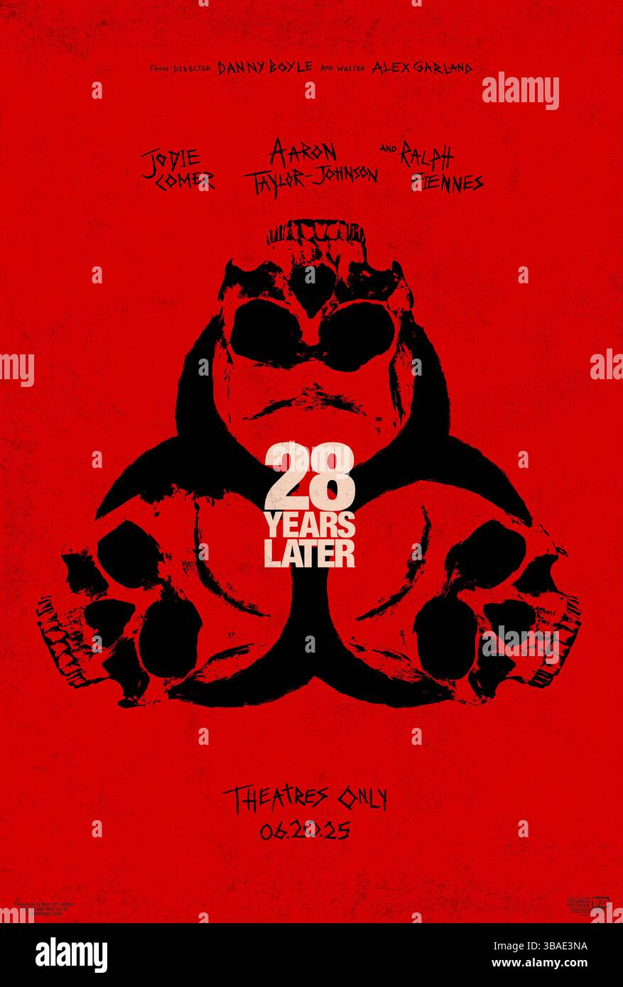 28 Years Later (2025) von Danny Boyle mit Jodie Comer, Aaron Taylor-Johnson und Ralph Fiennes. Ein postapokalyptischer Horrorfilm, der die Entwicklung eines verheerenden Virus über drei verschiedene Zeiträume - 28 Tage, 28 Wochen und 28 Jahre - verfolgt. NUR ZUR REDAKTIONELLEN VERWENDUNG des US-Advance-Posters. Quelle: BFA/Sony Pictures Stockfoto