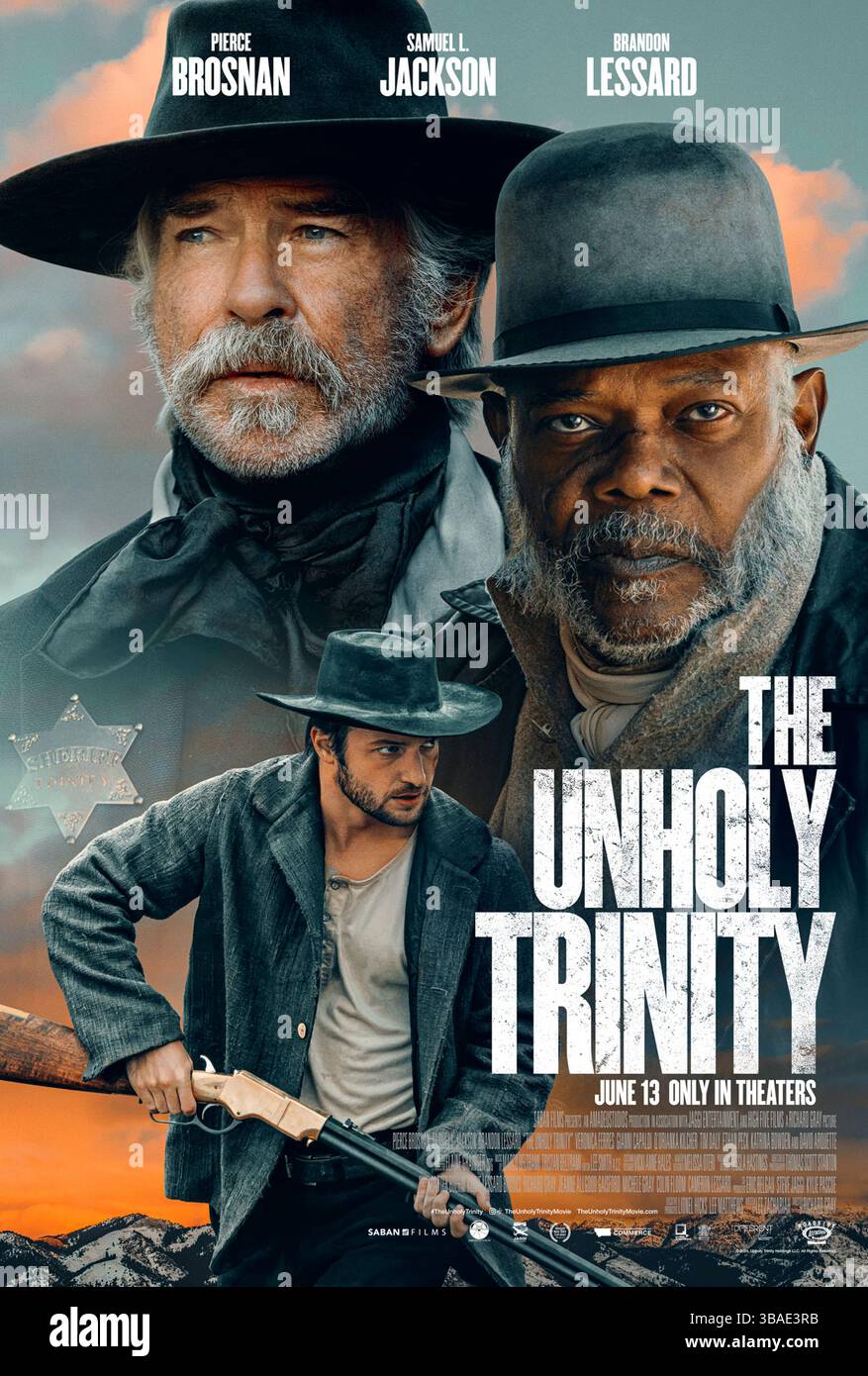 The UnHoly Trinity (2025) von Richard Gray mit Pierce Brosnan, Samuel L. Jackson und Tim Roth. Im Wilden Westen bilden drei Gesetzlose eine unbequeme Allianz, um Rache an einem korrupten Sheriff zu suchen. NUR ZUR REDAKTIONELLEN VERWENDUNG des US-Advance-Posters. Quelle: BFA/Lionsgate Stockfoto