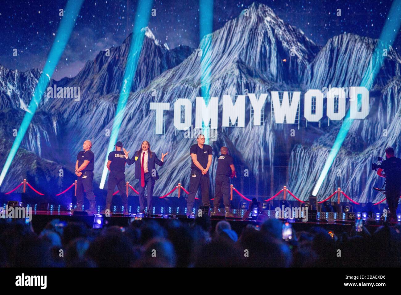 Tommy Cash aus Estland während des Eurovision Song Contest 2025, zweite Dress-Proben in St. Jakobshalle am 12. Mai 2025 in Basel Schweiz. Foto Nderim Kaceli Stockfoto