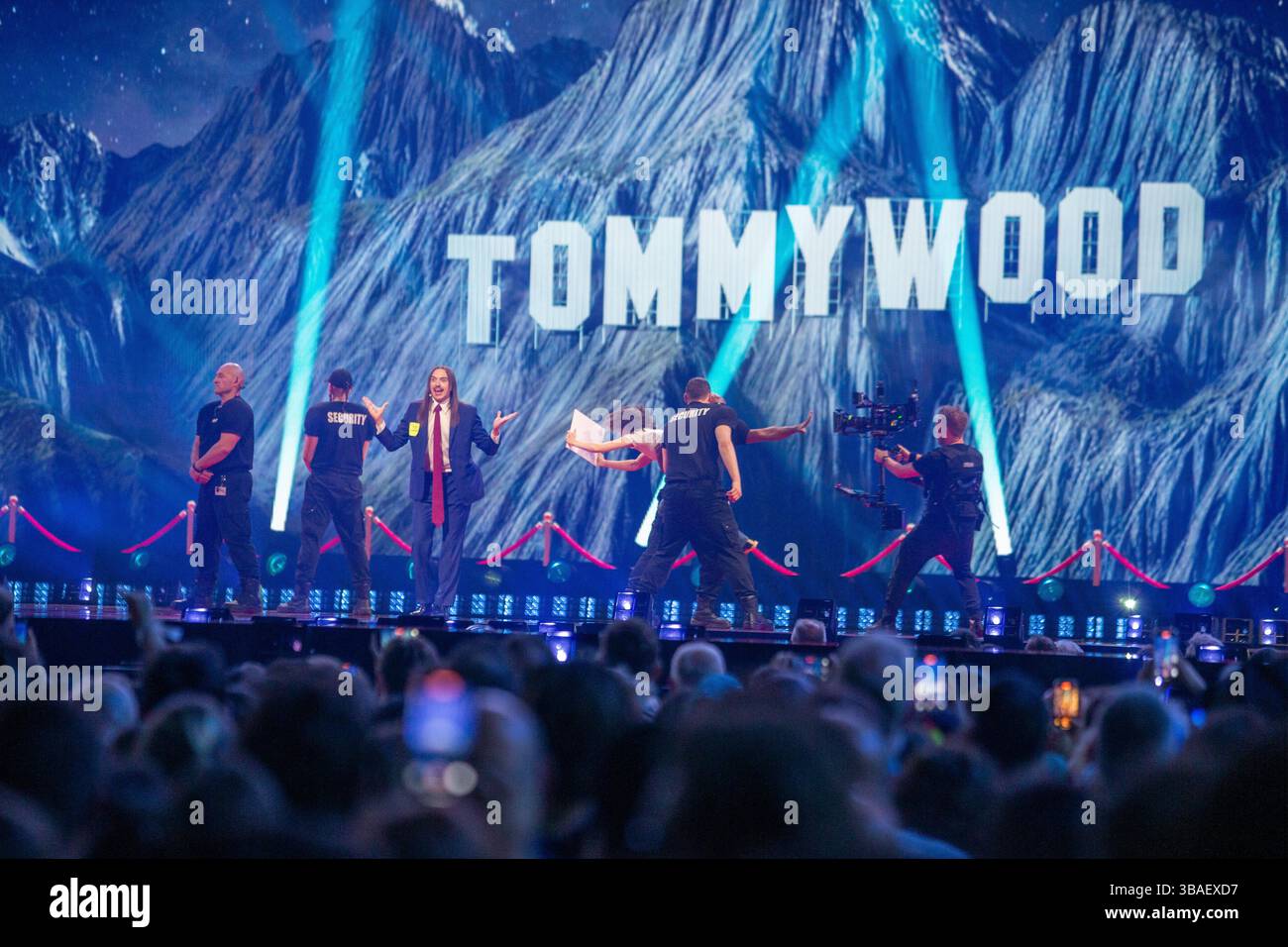 Tommy Cash aus Estland während des Eurovision Song Contest 2025, zweite Dress-Proben in St. Jakobshalle am 12. Mai 2025 in Basel Schweiz. Foto Nderim Kaceli Stockfoto