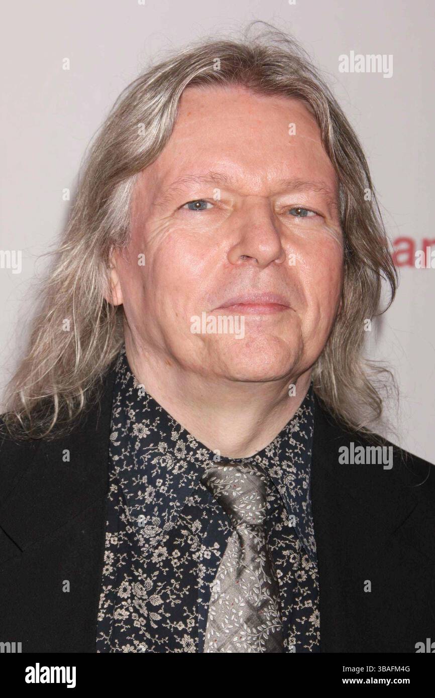 Der Dramatiker Christopher Hampton nimmt am 26. April 2009 an der Eröffnungsnacht der Roundabout Theatre Company Teil, die die Produktion von The Philanthropist im American Airlines Theatre in New York City produziert. Foto: Henry McGee/MediaPunch Stockfoto