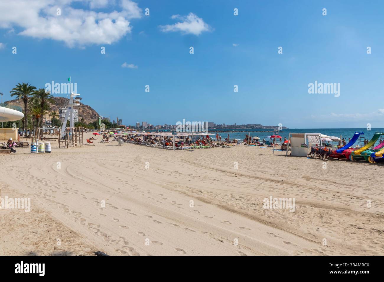 Postiguet Beach an einem sonnigen Tag, Alicante, Costa Blanca, Spanien Stockfoto