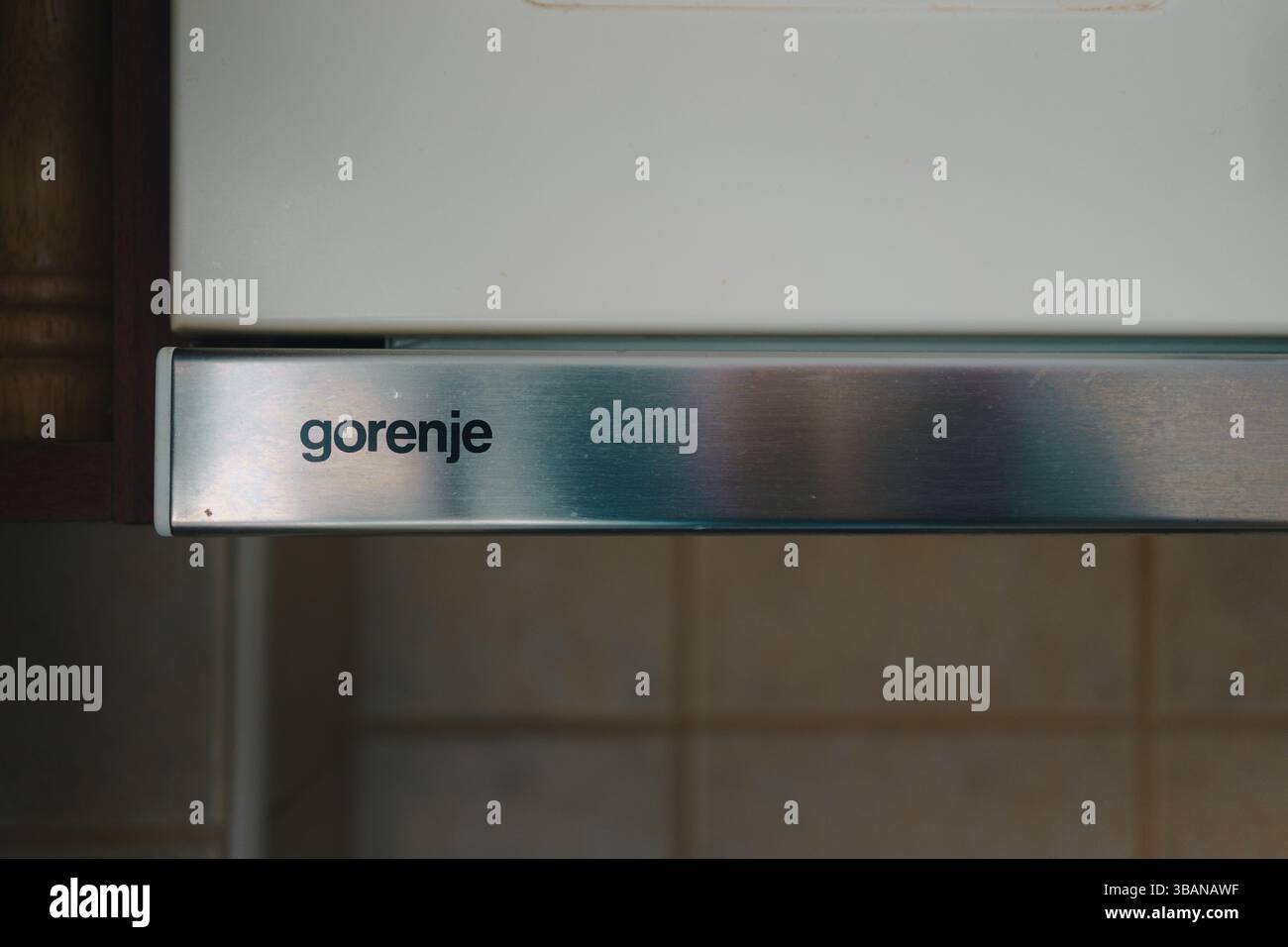 Cacak, Serbien - 12. Mai 2025: Details eines alten Aspirators der slowenischen Firma Gorenje. Stockfoto