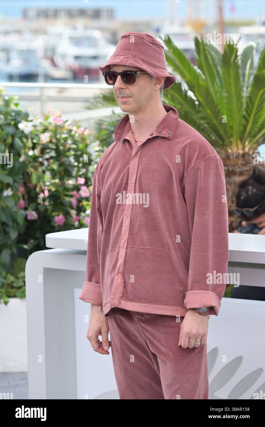 Cannes, Frankreich. Mai 2025. CANNES, FRANKREICH. 13. Mai 2025: Jeremy Strong beim Fotocall für die Cannes Jury beim 78. Festival de Cannes. Bildnachweis: Paul Smith/Alamy Live News Stockfoto
