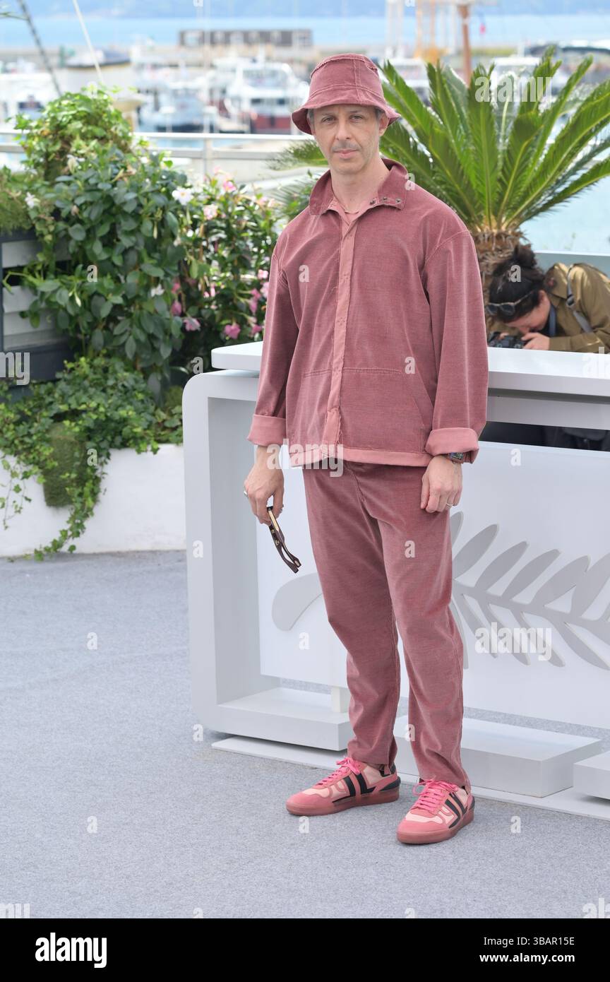 Cannes, Frankreich. Mai 2025. CANNES, FRANKREICH. 13. Mai 2025: Jeremy Strong beim Fotocall für die Cannes Jury beim 78. Festival de Cannes. Bildnachweis: Paul Smith/Alamy Live News Stockfoto