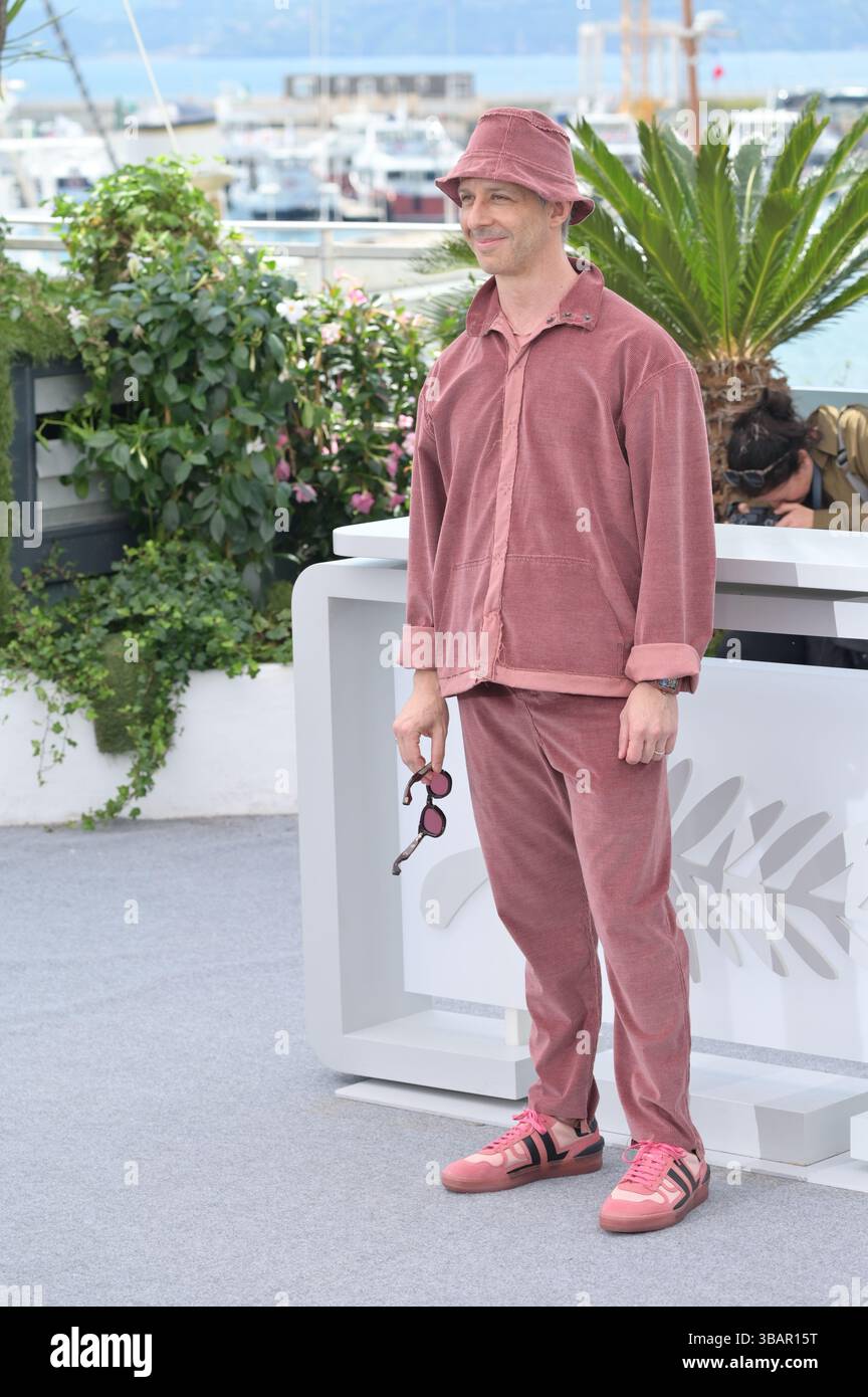 Cannes, Frankreich. Mai 2025. CANNES, FRANKREICH. 13. Mai 2025: Jeremy Strong beim Fotocall für die Cannes Jury beim 78. Festival de Cannes. Bildnachweis: Paul Smith/Alamy Live News Stockfoto