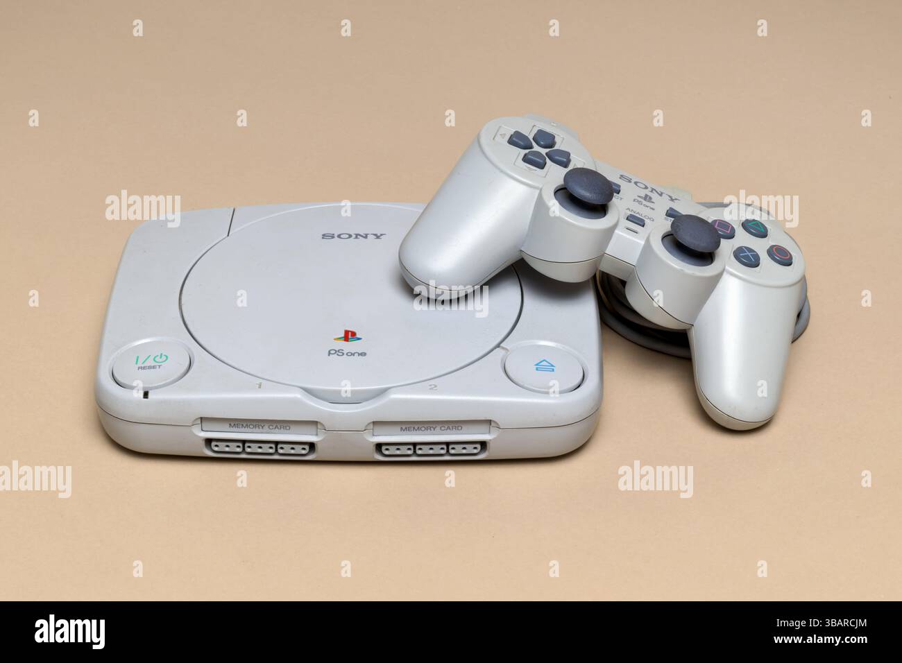 Pavia, Lombardei, Italien - 13. März 2025: Sony PSP (PlayStation Portable) tragbare Videospielkonsole, ab 2004 im MUSDI Museum. Es hat 82,52 Millionen verkauft Stockfoto