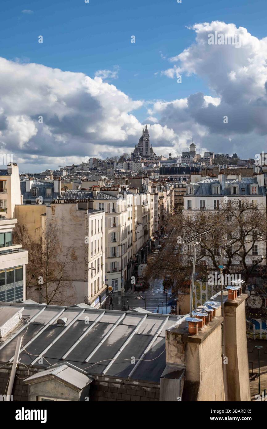 Montmartre Stadtbild oder Stadtblick von 51 Rue Letort im 18. Arrondissement von Paris, Frankreich Stockfoto