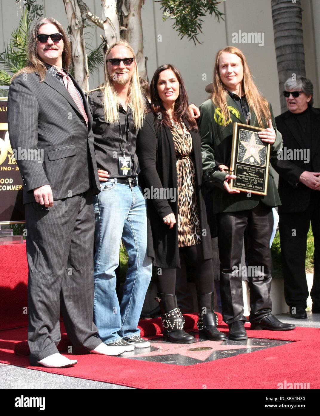 Alex Orbison, Roy Orbison Jr., Barbara Orbison und Roy Orbison bei Roy Orbisons Einführung in den Hollywood Walk of Fame in Hollywood, Los Angeles - 29. Januar 2010 Stockfoto