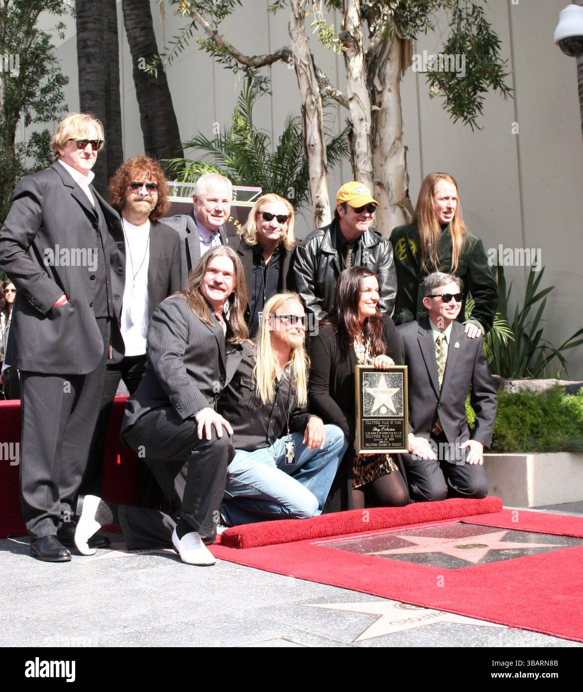 Dan Aykroyd, David Lynch Alex Orbison, Roy Orbison Jr., Barbara Orbison, T-Bone Burnett und Roy Orbison bei Roy Orbisons Einführung in den Hollywood Walk of Fame in Hollywood, Los Angeles - 29. Januar 2010 Stockfoto