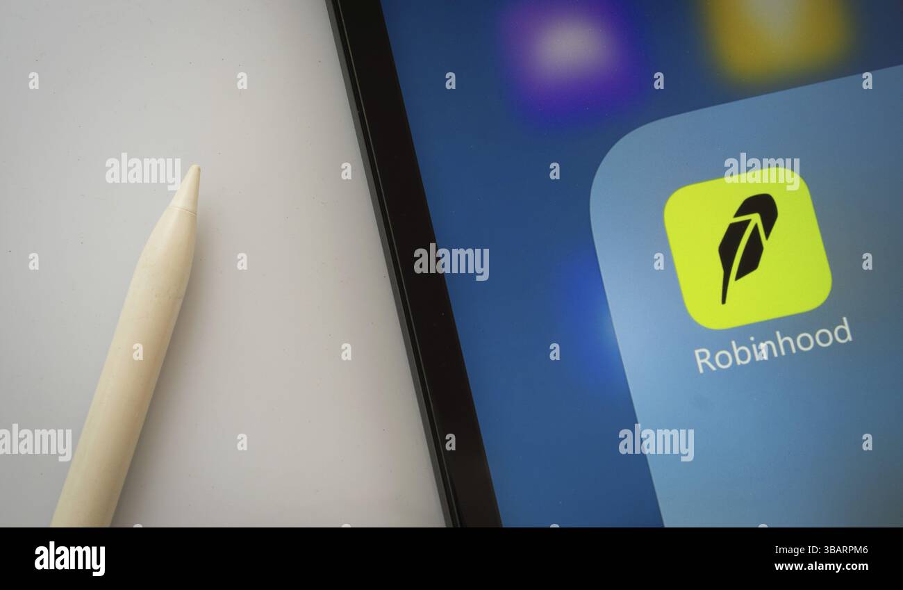 Dhaka, Bangladesch, 18. März 2025: Eine Nahaufnahme eines iPad-Bildschirms mit der robinhood-App Stockfoto