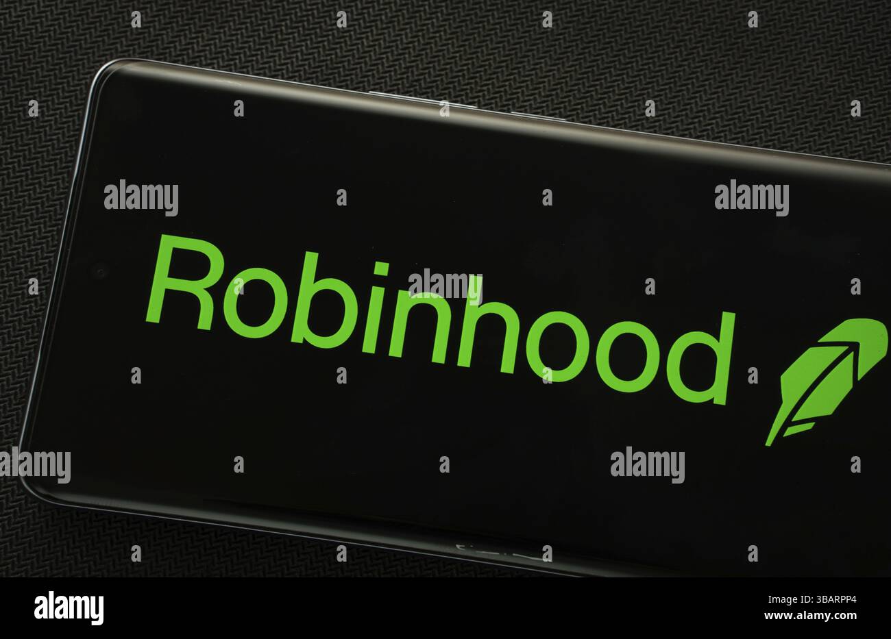 Dhaka, Bangladesch - 18. März 2025: Das Logo der robinhood wird auf einem Smartphone-Bildschirm angezeigt Stockfoto