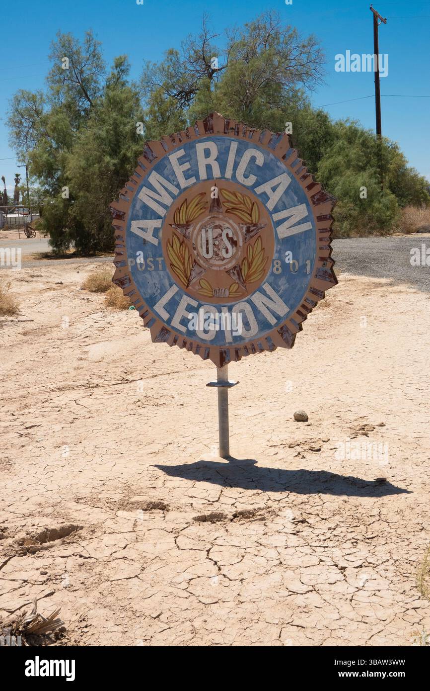 Schild für die American Legion Post 801 in Bombay Beach, Callifornia. Stockfoto