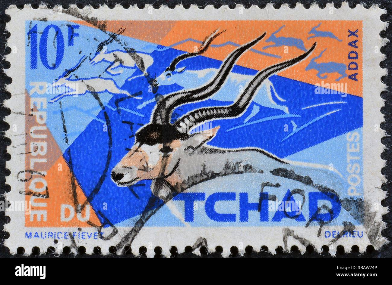 Gestempelte Briefmarke von Tschad, die Addax (Addax nasomaculatus) zeigt, um 1965. Stockfoto