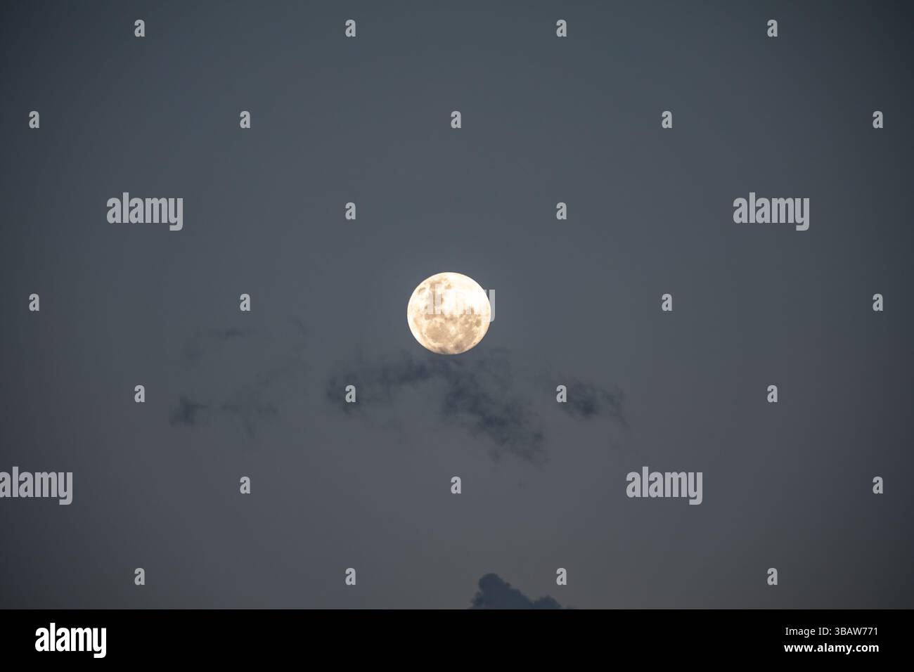 Spektakuläre und erstklassige Fotos des Vollmondes Stockfoto