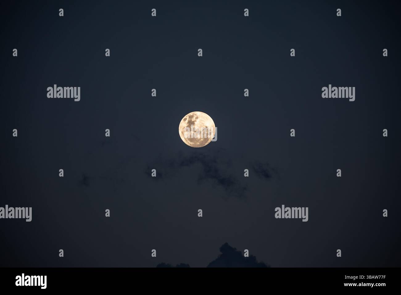 Spektakuläre und erstklassige Fotos des Vollmondes Stockfoto