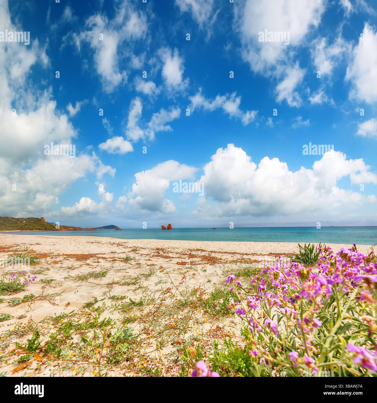 Beeindruckender Blick auf Red Rocks (ist Scoglius Arrubius) am CEA Beach. Lage: Tortoli, Provinz Ogliastra, Sardinien, Italien, Europa Stockfoto