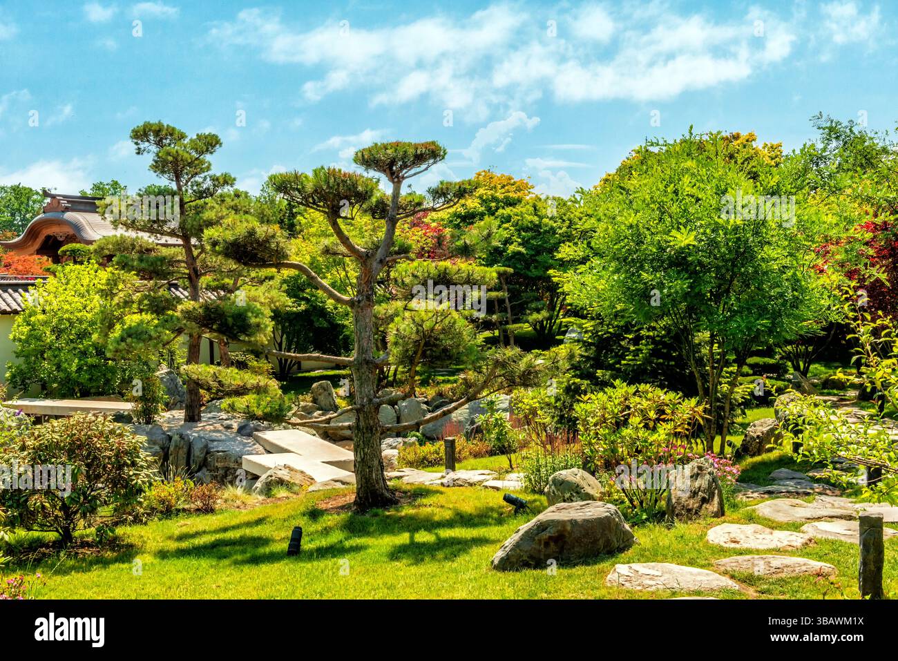 Dekorative Landschaft eines öffentlichen Parks in der Stadt Krasnodar Stockfoto