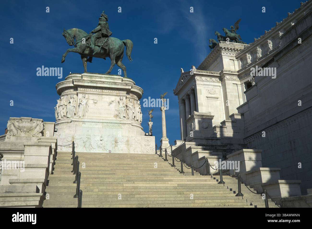 13.09.2021, Italien, Latium, Rom - ITA - die Reiterstatue von Victor Emmanuel II. Im Altare della Patria. Giuseppe Sacconi entwarf die Nationalmannschaft Stockfoto