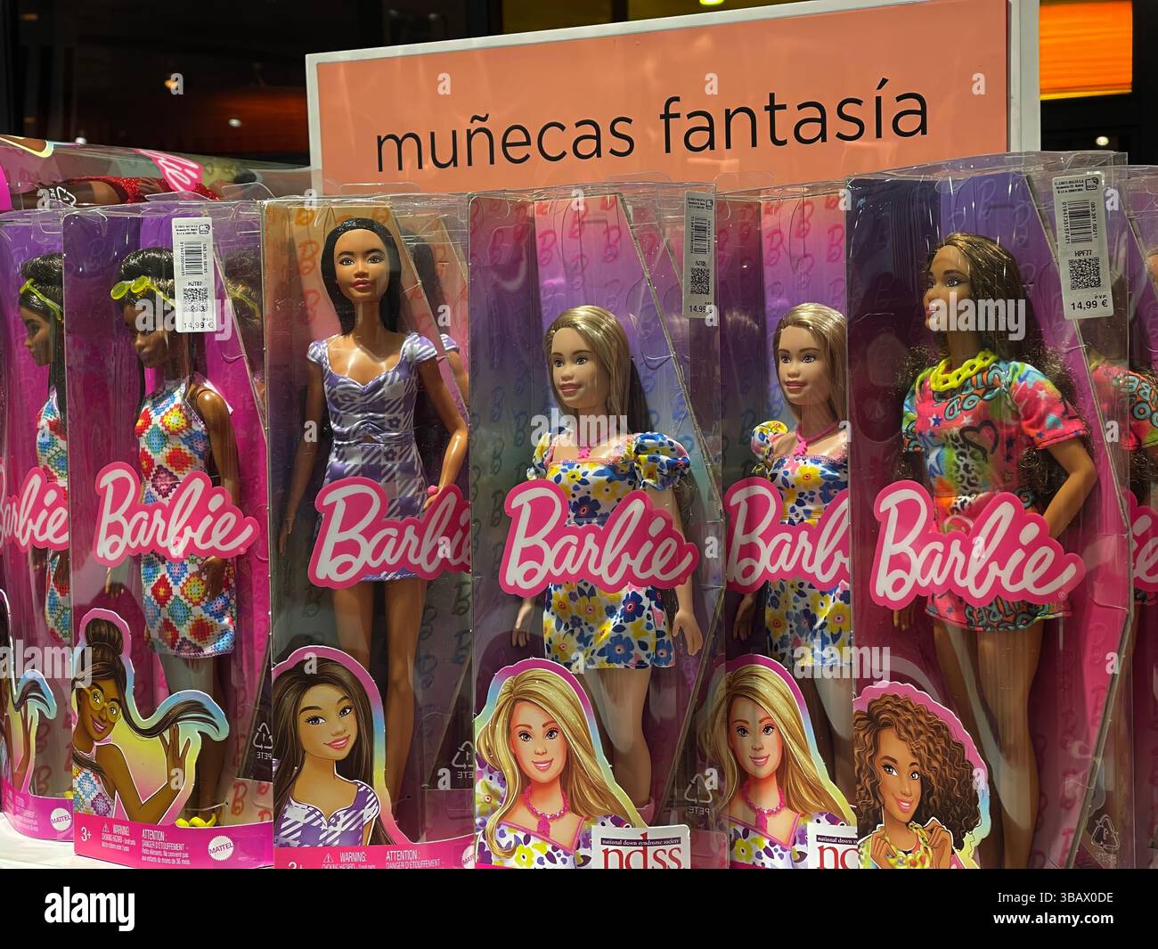 Barbie-Puppen im spanischen Spielwarenladen Stockfoto