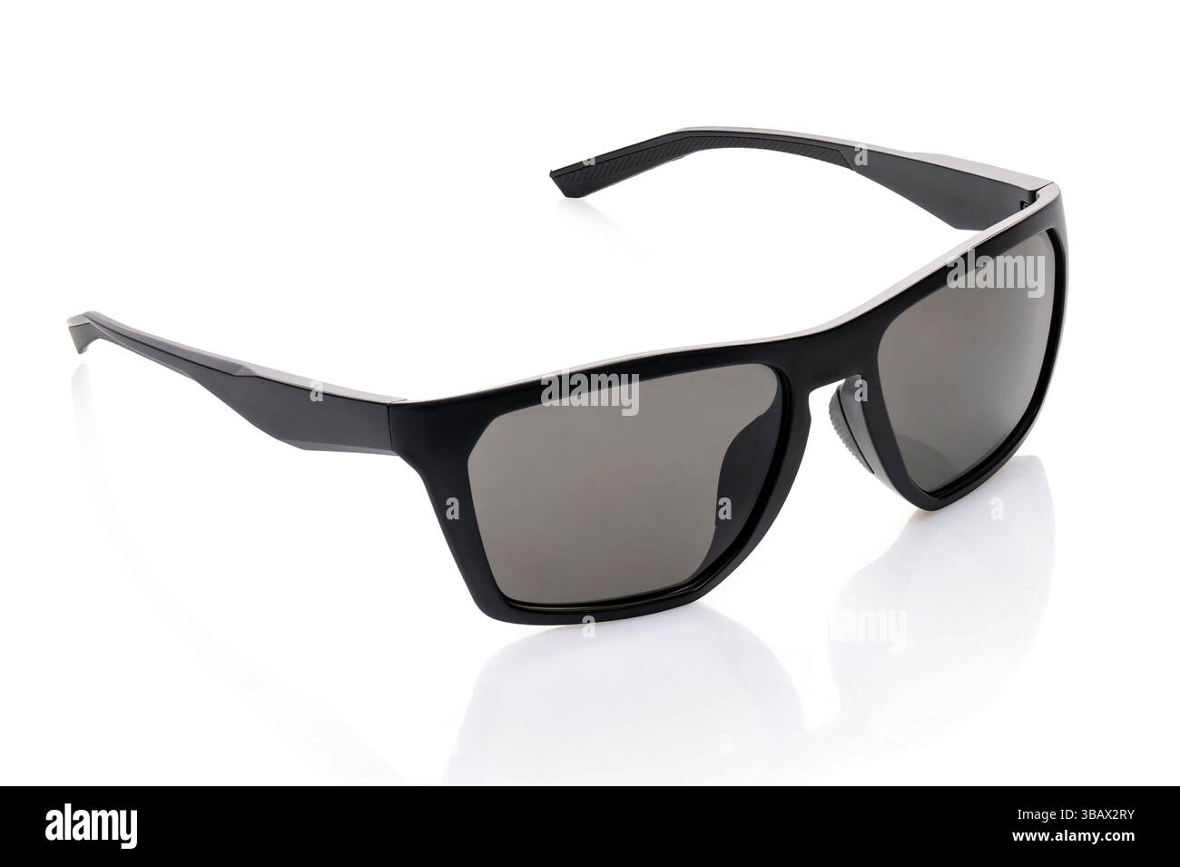 Moderne, stylische Sportbrille in Schwarz für Outdoor-Aktivitäten und Schutz. Moderne, stilvolle klassische schwarze Sportfahrrad-Sonnenbrille mit schwarzem le Stockfoto