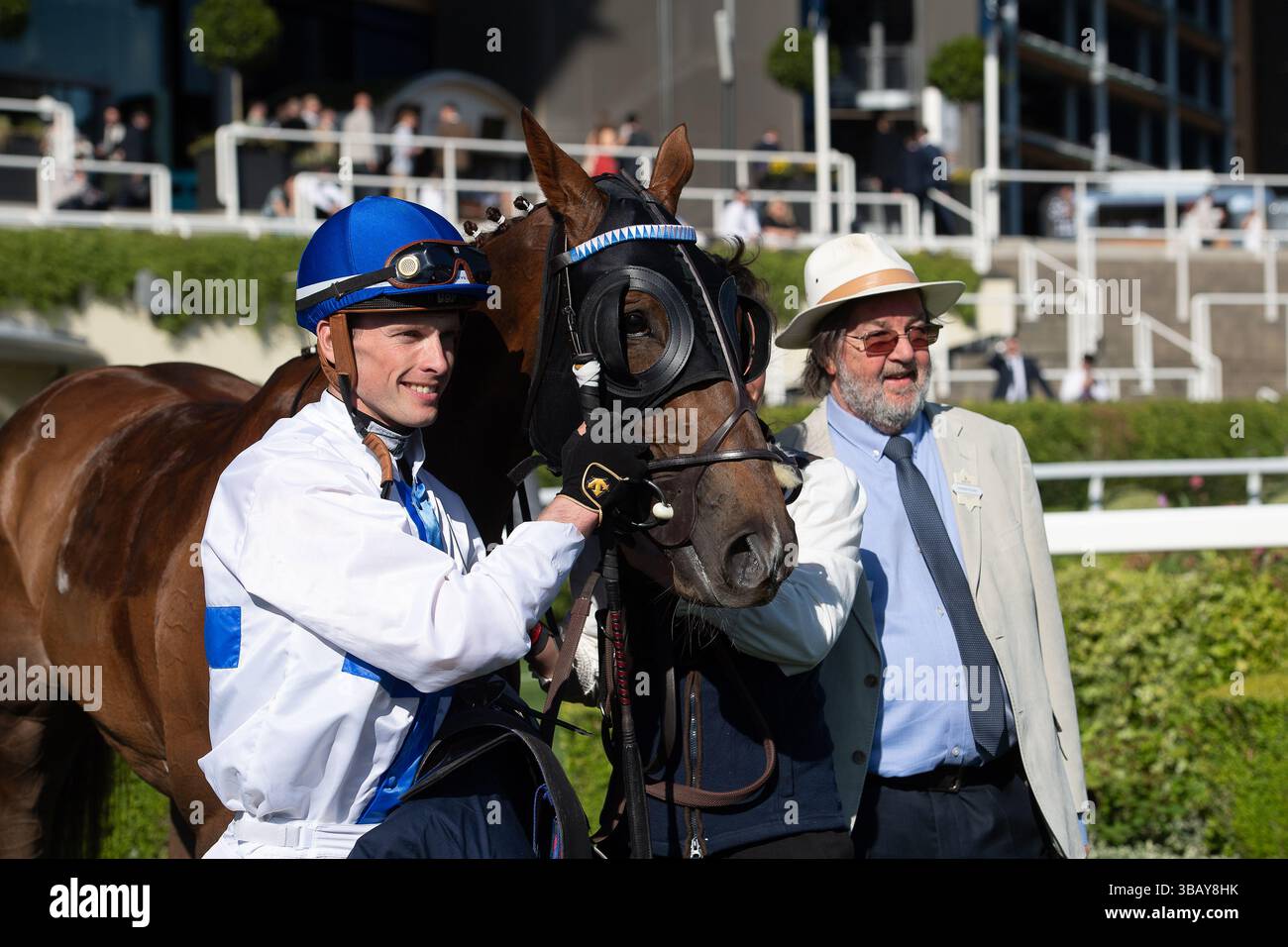 Ascot, Berkshire, Großbritannien. Mai 2025. Das Pferd NORTHCLIFF, geritten von Jockey Luke Catton, gewinnt den Peroni Nastro Azzurro 0,0% Blue Ribbon Handicap Stakes, Class 4, Div I GBB beim Peroni Nastro Azzurro 0,0% Victoria Cup Raceday auf der Ascot Racecourse in Ascot, Berkshire. Besitzerin Frau Danika Faulkner, Trainer Thomas Faulkner, Devauden, Züchter GCE Farm Ltd, Sponsor Valley Water Services Ltd Quelle: Maureen McLean/Alamy Live News Stockfoto