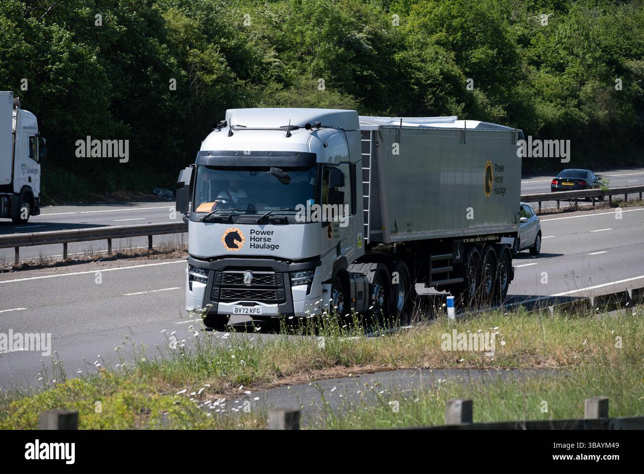 Power Horse Transportwagen auf der Autobahn M40, Warwickshire, Großbritannien Stockfoto