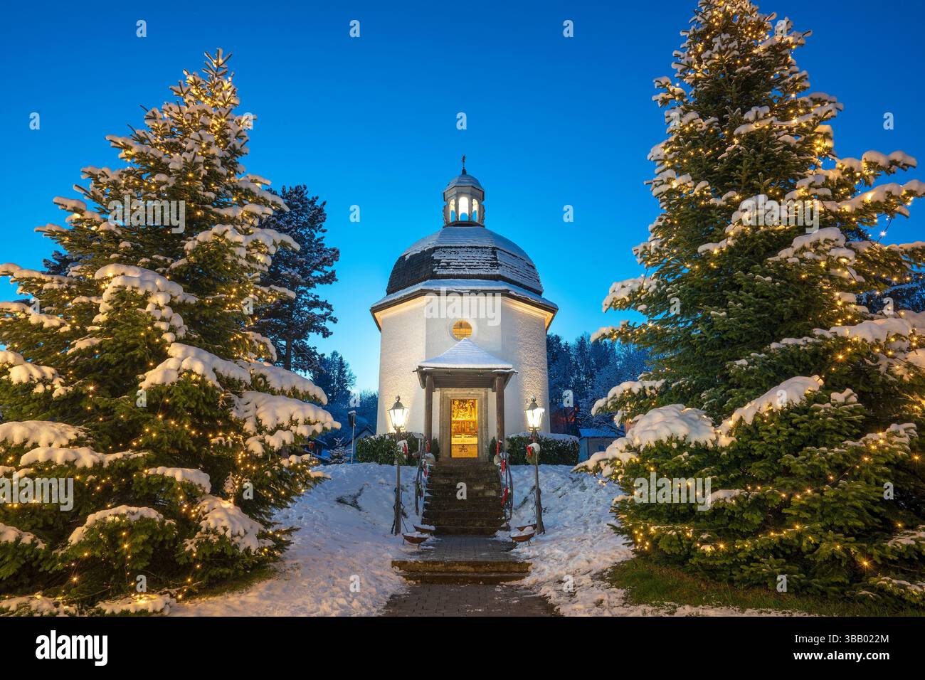Stille Nacht Kapelle. Die Kapelle steht an der Stelle der ehemaligen Nikolaikirche, wo am 24. Dezember 1818 das Weihnachtslied zum ersten Mal aufgeführt wurde. Österreich Stockfoto