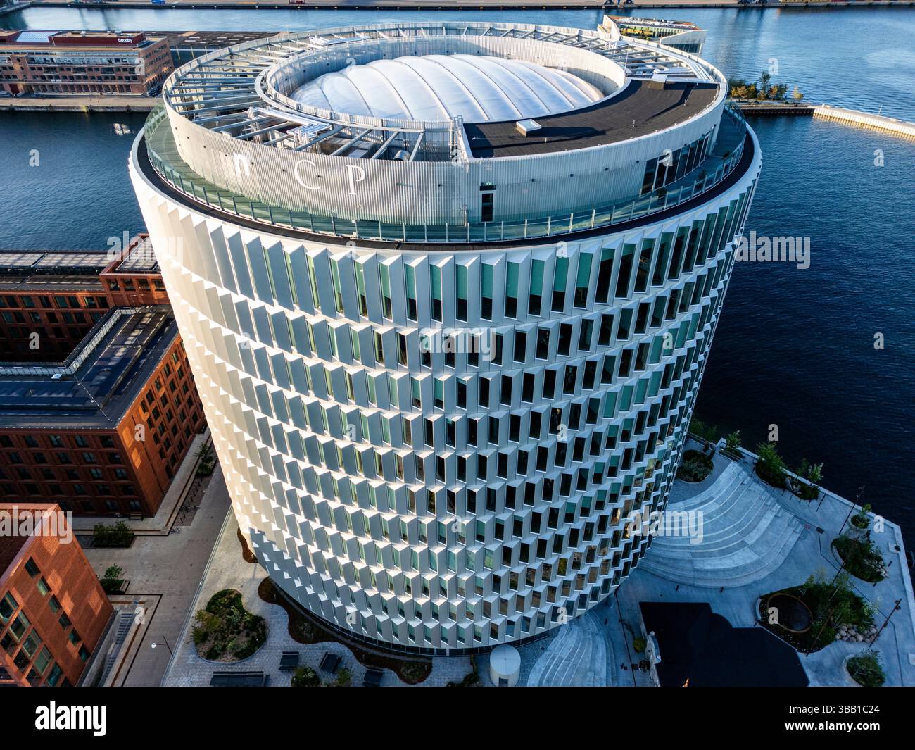 Med en højde på 60 meter er spidsen af ​​Nordø Københavns nye vartegn – et nutidigt fyrtårn af imponerende skala ved indsejlingen til Københavns havn. Stockfoto