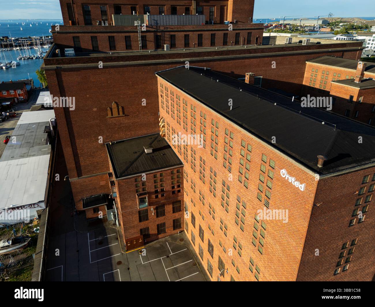 Svanemølleværket er et dansk varmeværk, der er beliggende ved Svanemøllebugten i Københavns Nordhavn. Værket er fra 1947-1953, er opført af Københavns Stockfoto