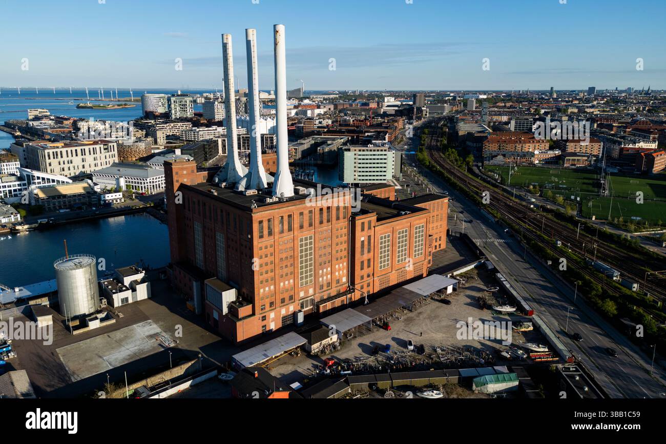 Svanemølleværket er et dansk varmeværk, der er beliggende ved Svanemøllebugten i Københavns Nordhavn. Værket er fra 1947-1953, er opført af Københavns Stockfoto