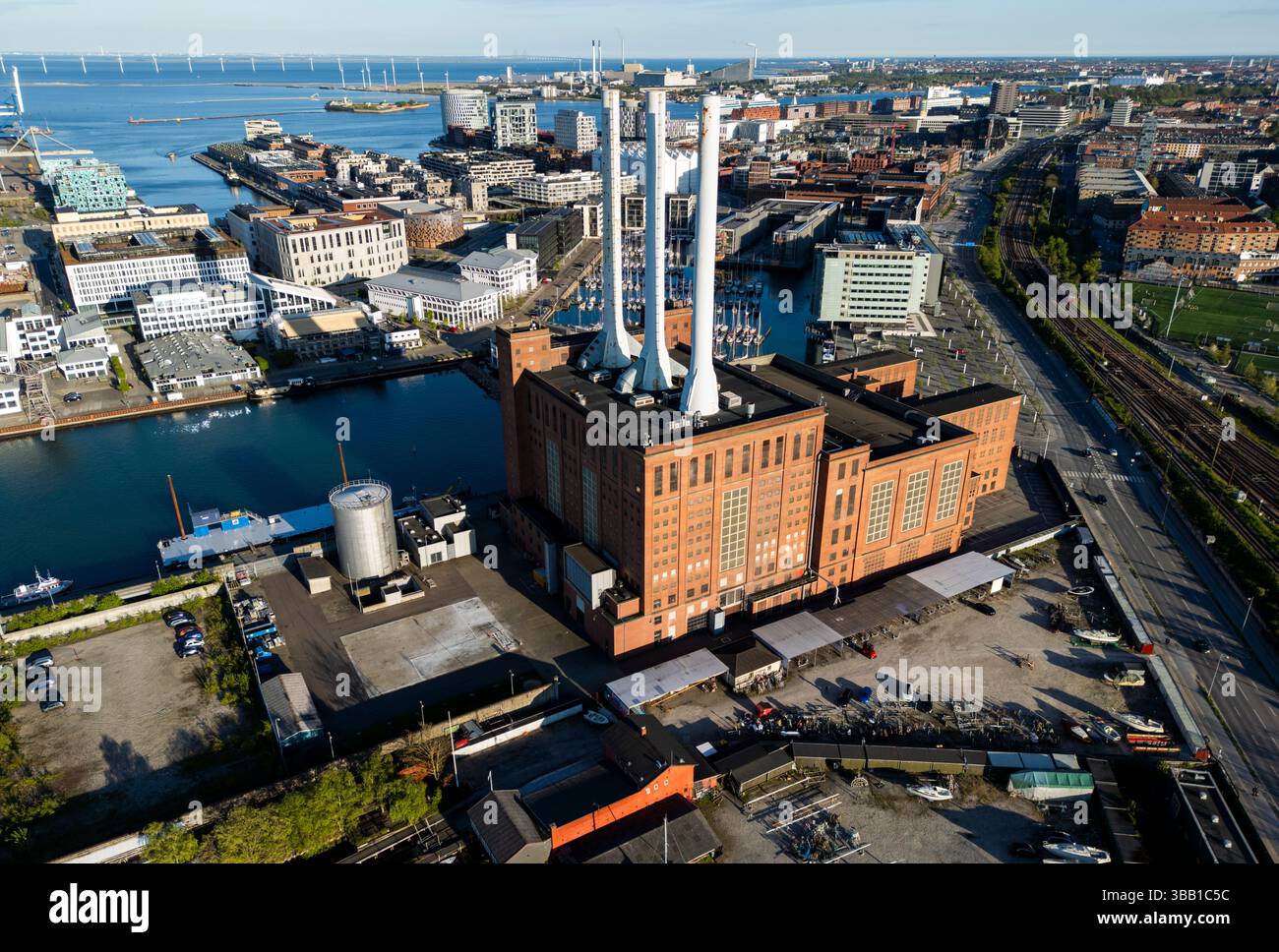 Svanemølleværket er et dansk varmeværk, der er beliggende ved Svanemøllebugten i Københavns Nordhavn. Værket er fra 1947-1953, er opført af Københavns Stockfoto