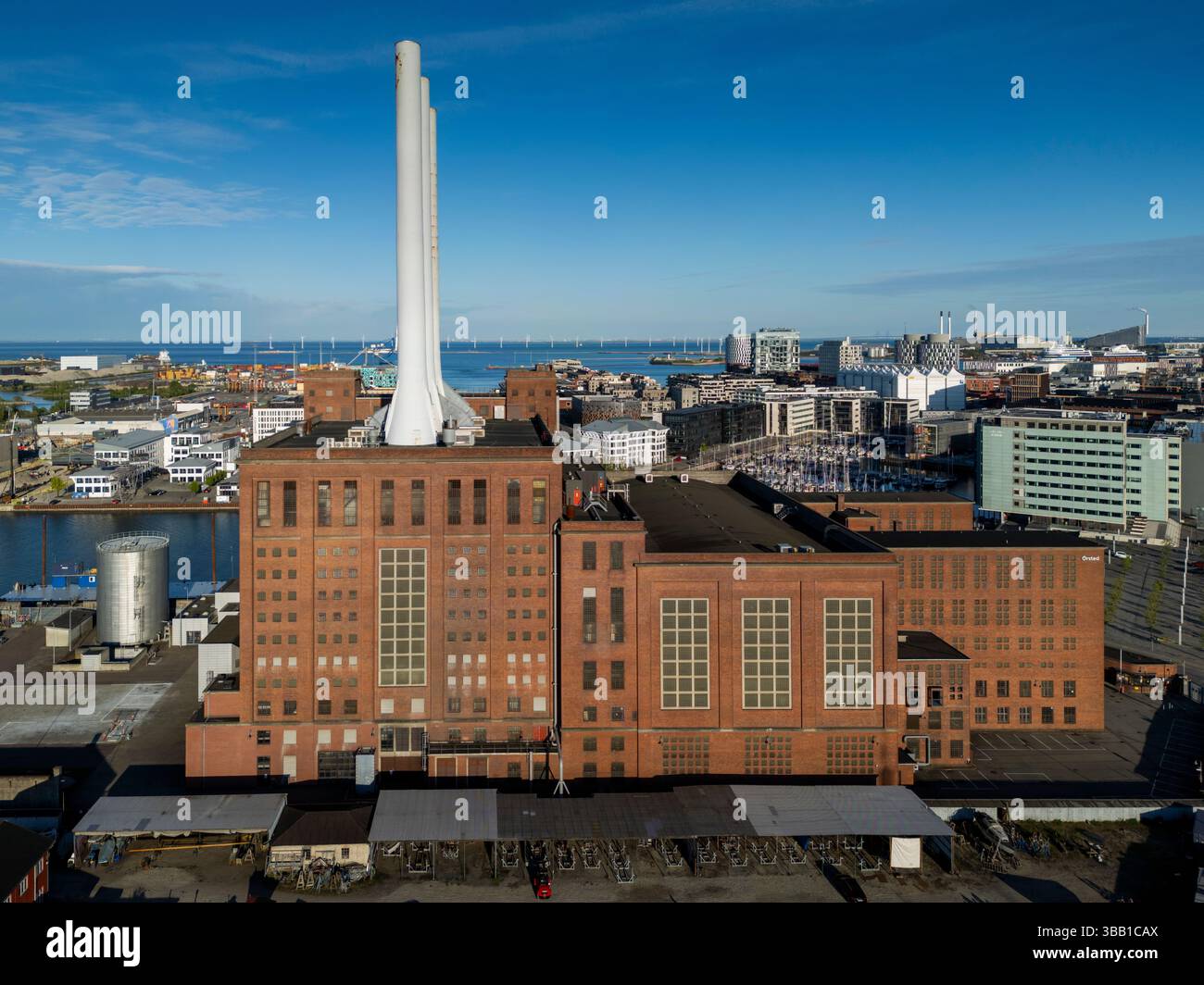 Svanemølleværket er et dansk varmeværk, der er beliggende ved Svanemøllebugten i Københavns Nordhavn. Værket er fra 1947-1953, er opført af Københavns Stockfoto