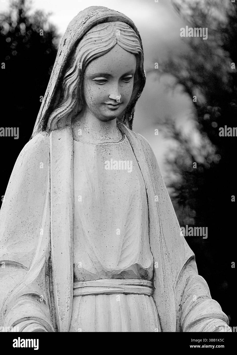 Statuenbilder der seligen Jungfrau Maria in der römisch-katholischen Kirche Stockfoto