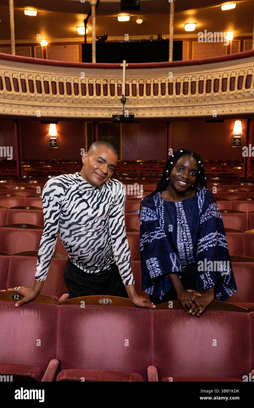 Der Schauspieler Layton Williams, der derzeit im Musical „Titanique“ spielt, und der Regisseur Simisolaoluwa Akande im Londoner Criterion Theatre starten die letzte Phase der „IT’s a Game Changer“-Kampagne der National Lottery, die die nächste Generation der Game Changers plattformt 0001. Ausgabedatum: Dienstag, 13. Mai 2025. Stockfoto