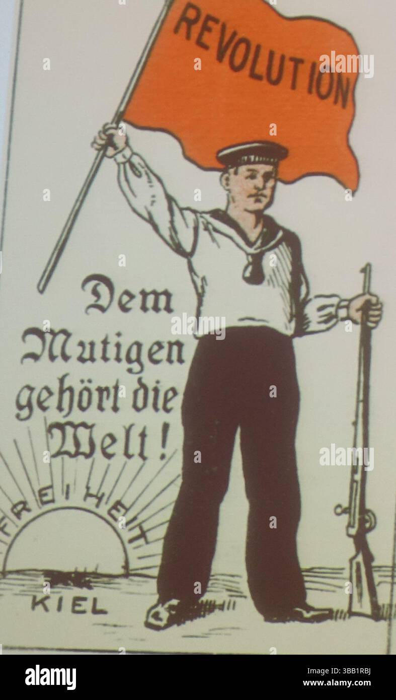 Ein Poster zur Unterstützung der markanten Seeleute während der Kieler Meuterei. Die Kieler Meuterei war ein Aufstand der Seeleute der Deutschen Hochseeflotte. Die Meuterei brach am 3. November 1918 aus, als sich einige der Schiffsbesatzungen weigerten, von Wilhelmshaven aus in den letzten Kampf gegen die britische Grand Fleet zu segeln. Die Meuter, die die geplante Schlacht als vergebliche „Todesreise“ sahen, übernahmen Kiel mit Arbeits- und Soldatenräten und halfen dann, sie in ganz Deutschland zu verbreiten. Dies war der Beginn der deutschen Revolution. Stockfoto