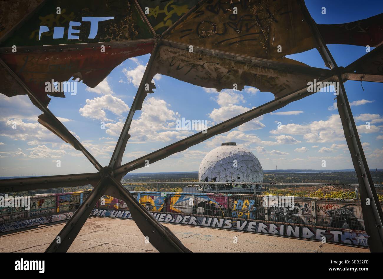 Teufelsberg Berlin - Abhörstation - Verlassener - Lostplace - Verlassener Ort - Seligen Verfall - Verlassener Ort - Urbex / Urbexing - Lost Place - Artwo Stockfoto