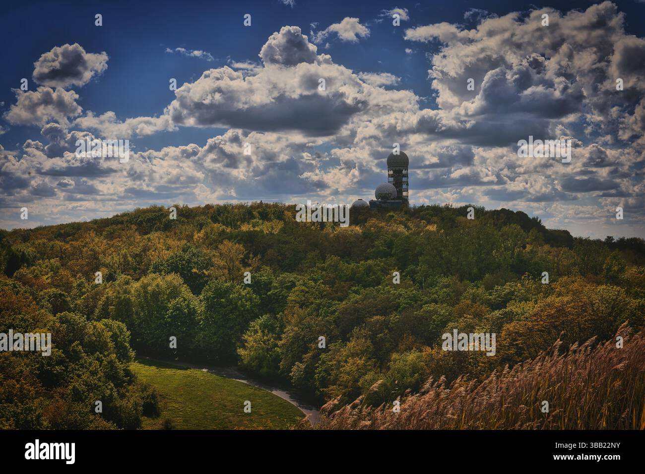 Teufelsberg Berlin - Abhörstation - Verlassener - Lostplace - Verlassener Ort - Seligen Verfall - Verlassener Ort - Urbex / Urbexing - Lost Place - Artwo Stockfoto